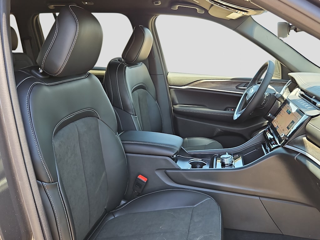 Thumbnail: 2026 Jeep Grand Cherokee - 11