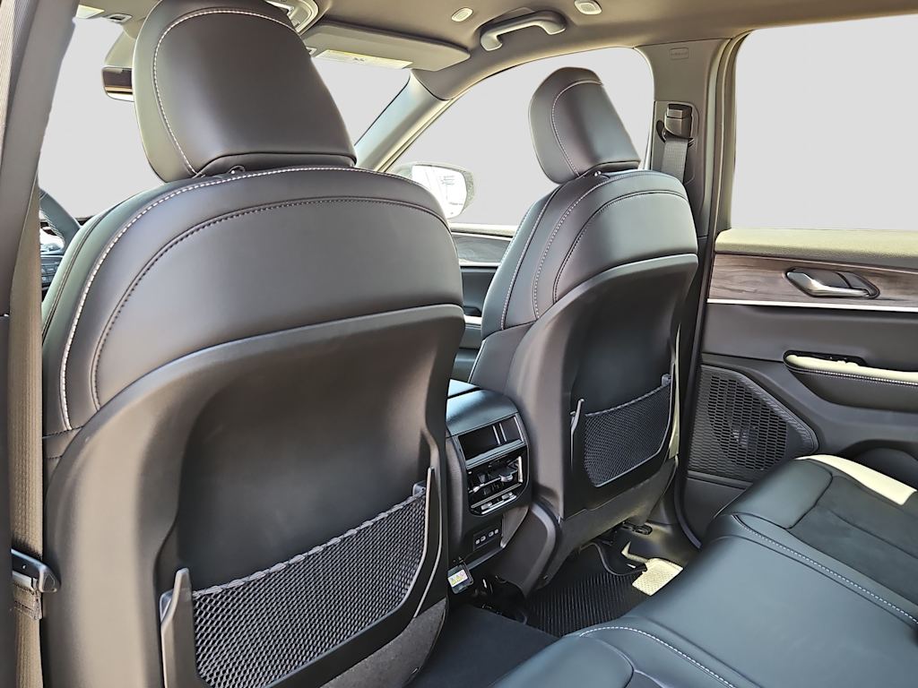 Thumbnail: 2026 Jeep Grand Cherokee - 12