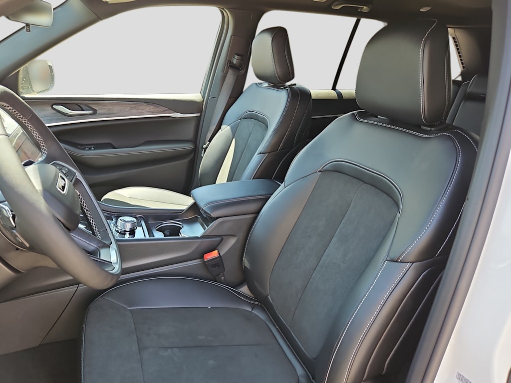 Thumbnail: 2026 Jeep Grand Cherokee - 11