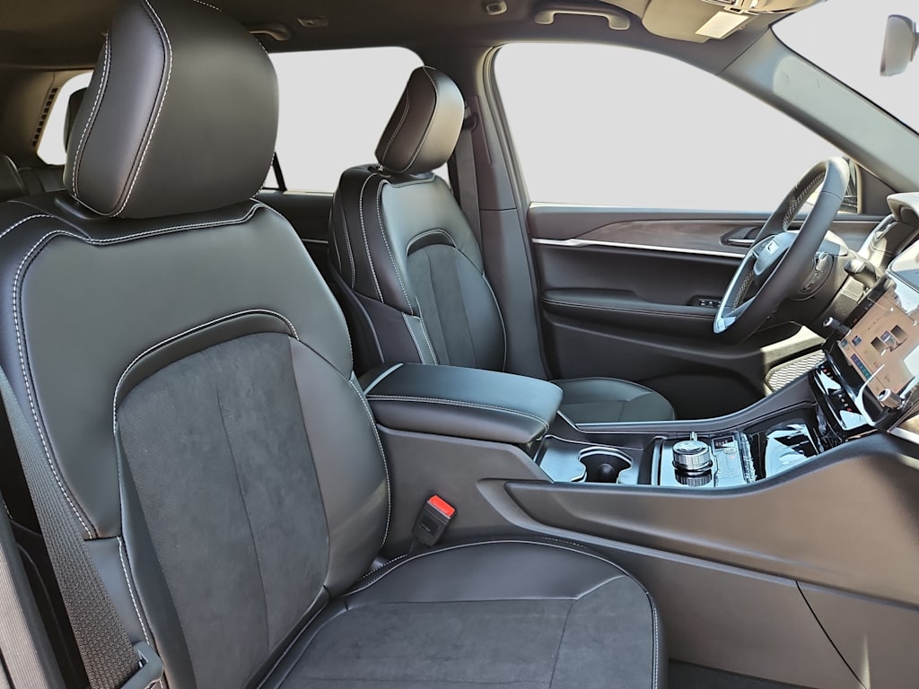 Thumbnail: 2026 Jeep Grand Cherokee - 12