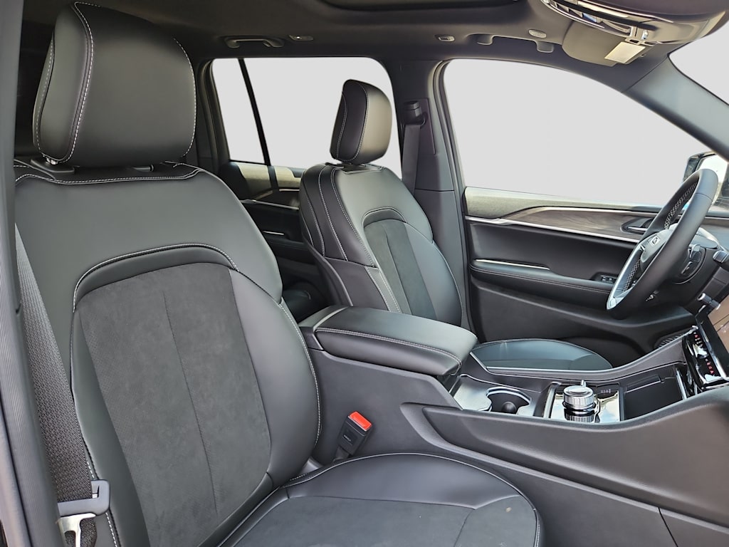 Thumbnail: 2026 Jeep Grand Cherokee - 11