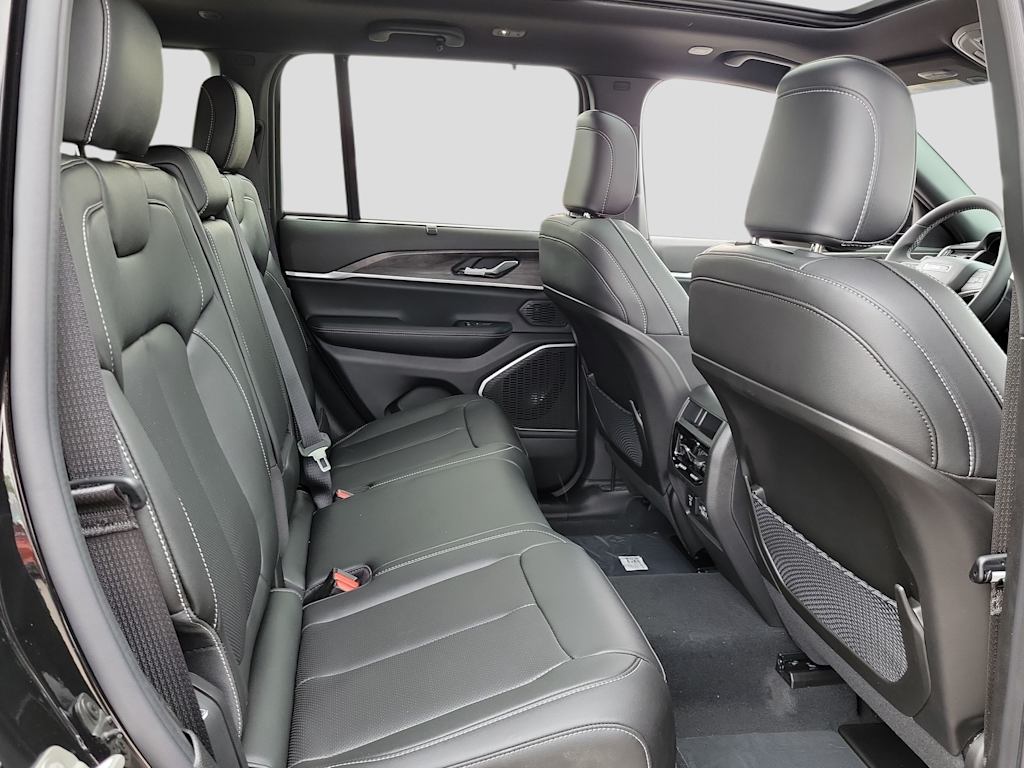 Thumbnail: 2024 Jeep Grand Cherokee - 19