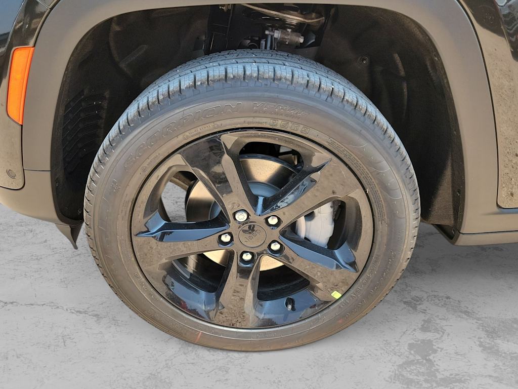 Thumbnail: 2024 Jeep Grand Cherokee - 6