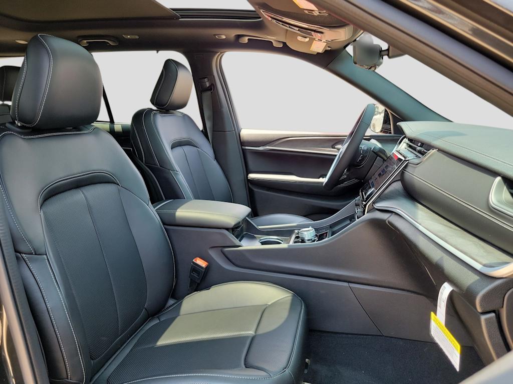 Thumbnail: 2024 Jeep Grand Cherokee - 10