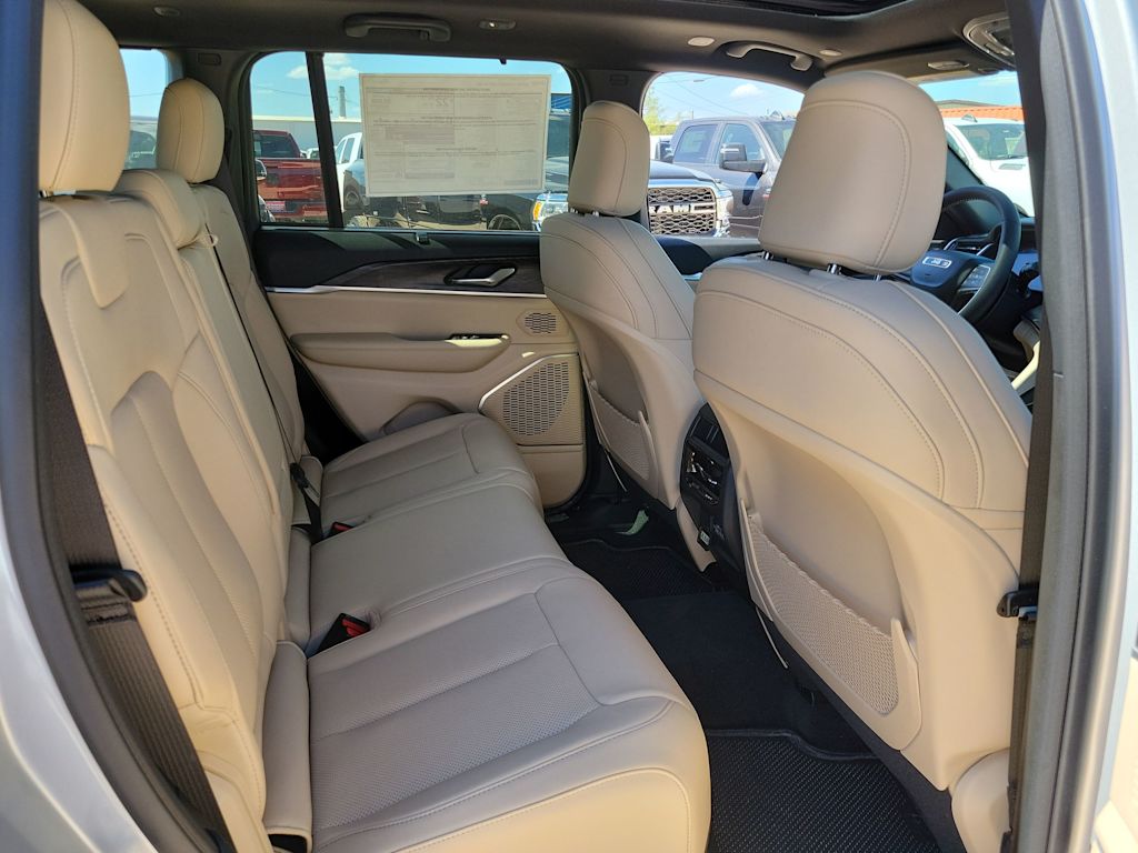 2024 Jeep Grand Cherokee Limited Edition 19
