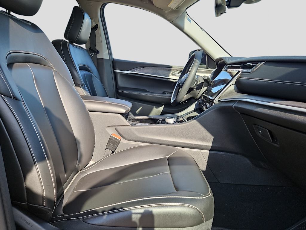 Thumbnail: 2023 Jeep Grand Cherokee - 10