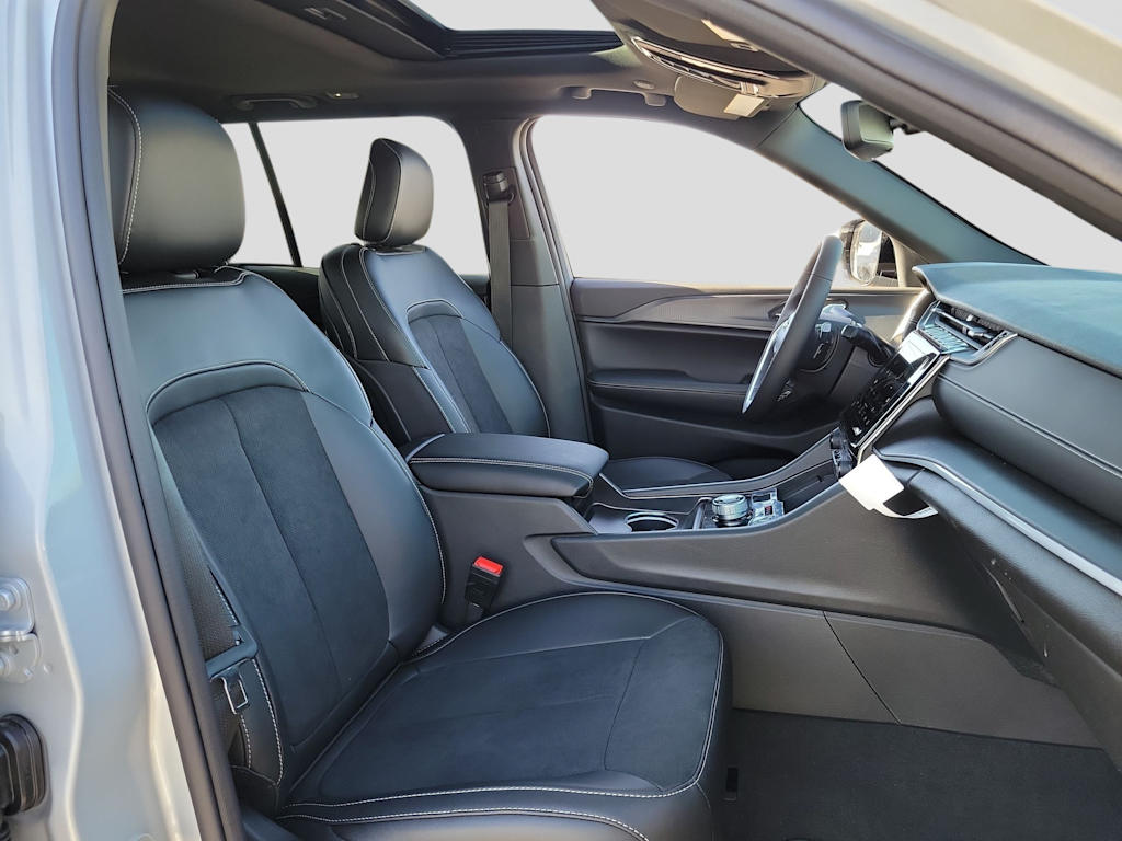 Thumbnail: 2024 Jeep Grand Cherokee - 12