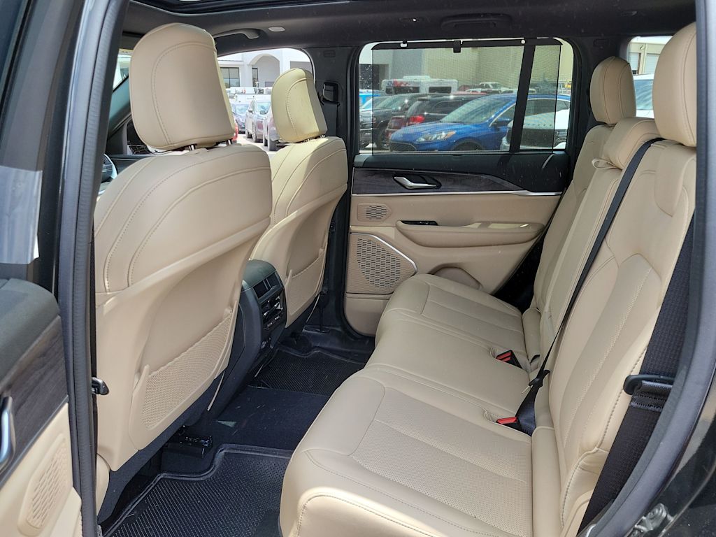 2024 Jeep Grand Cherokee Limited Edition 12
