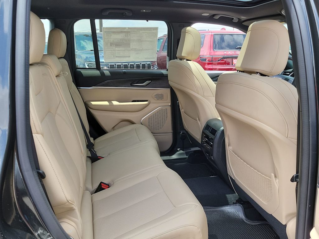2024 Jeep Grand Cherokee Limited Edition 18