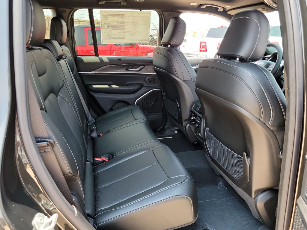 2024 Jeep Grand Cherokee Limited Edition 18