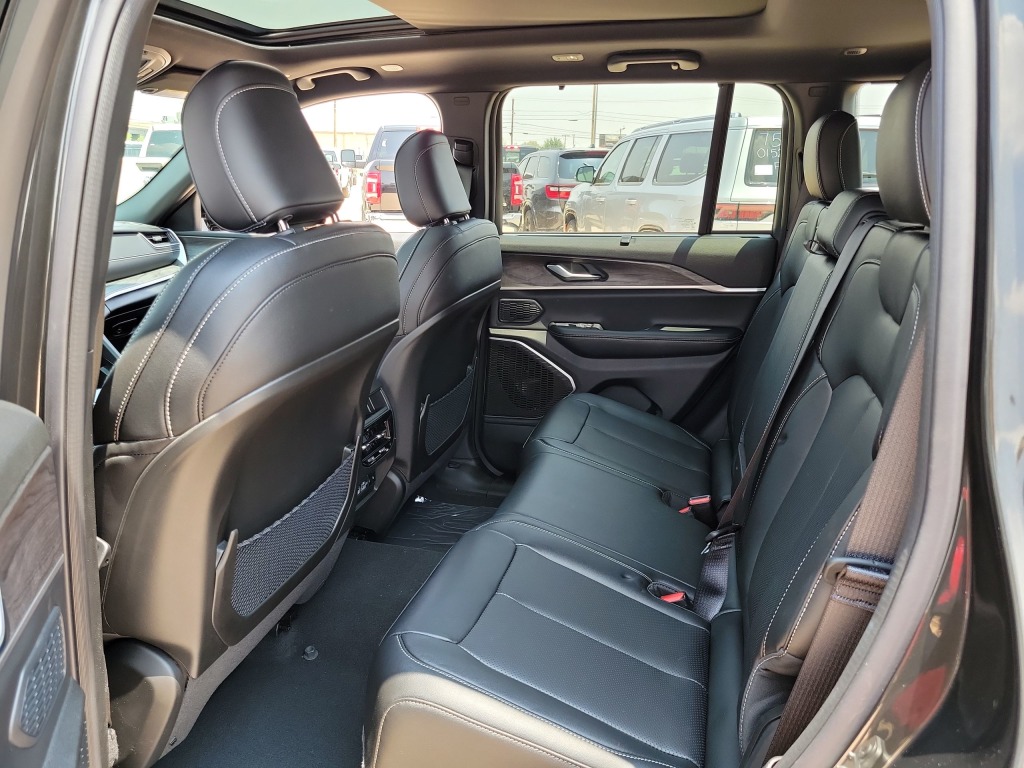 2024 Jeep Grand Cherokee Limited Edition 12