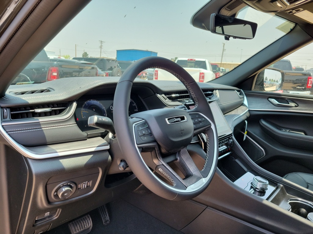 2024 Jeep Grand Cherokee Limited Edition 2