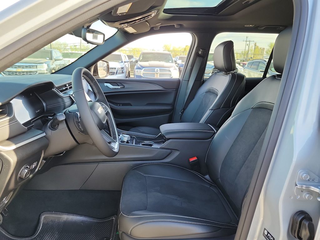 Thumbnail: 2024 Jeep Grand Cherokee - 11