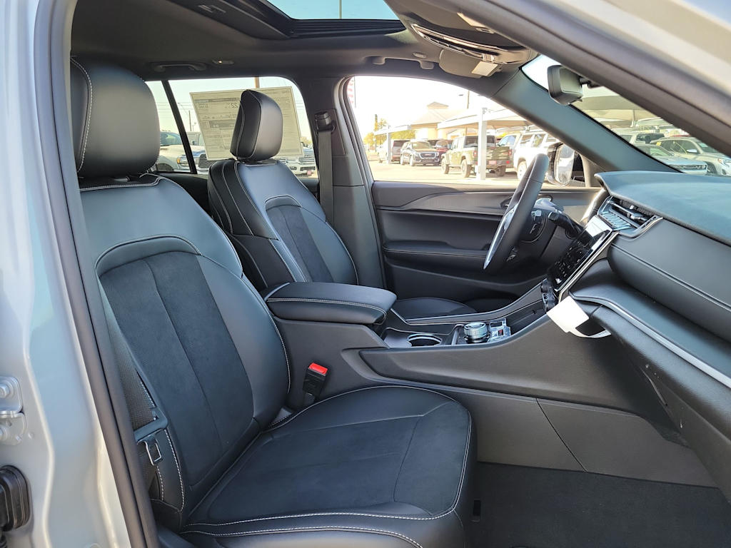 Thumbnail: 2024 Jeep Grand Cherokee - 12