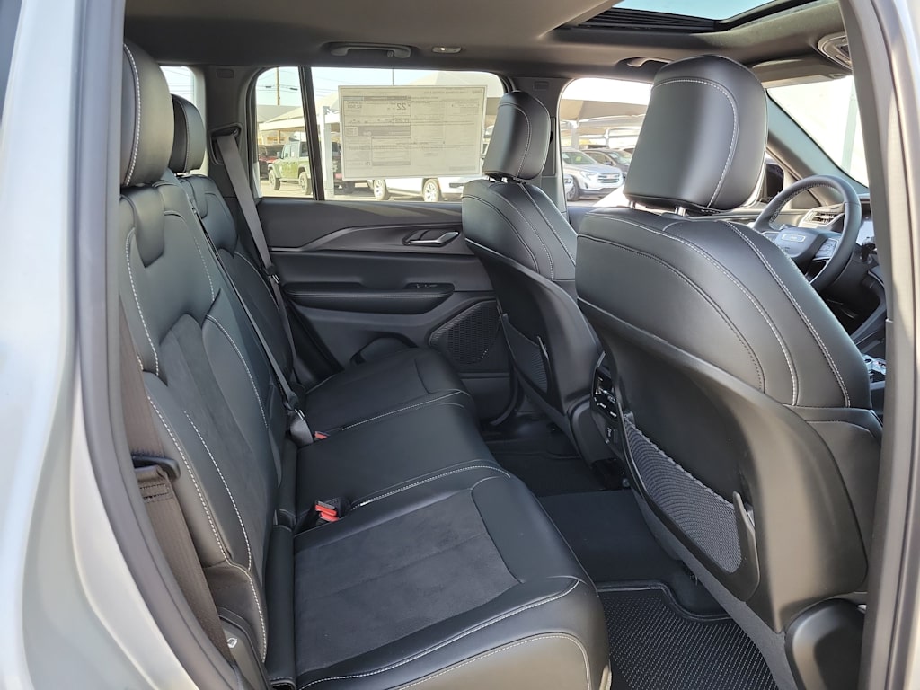 Thumbnail: 2024 Jeep Grand Cherokee - 19