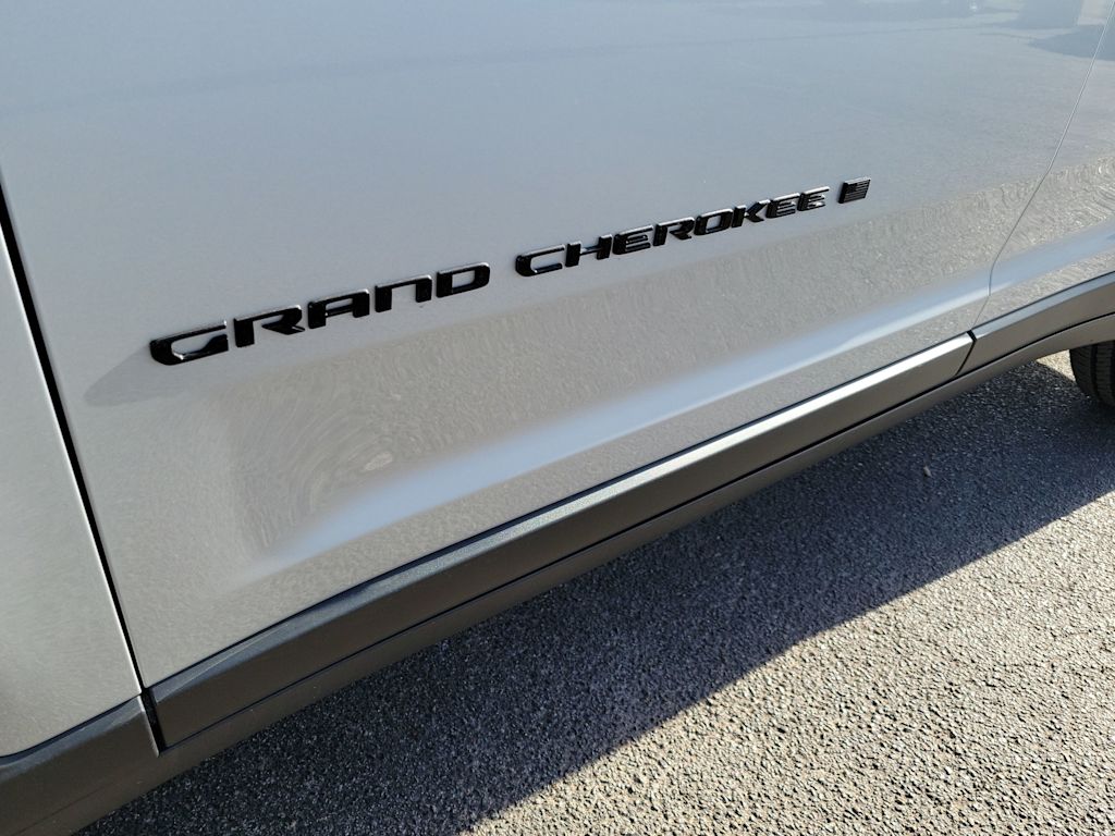 Thumbnail: 2024 Jeep Grand Cherokee - 7