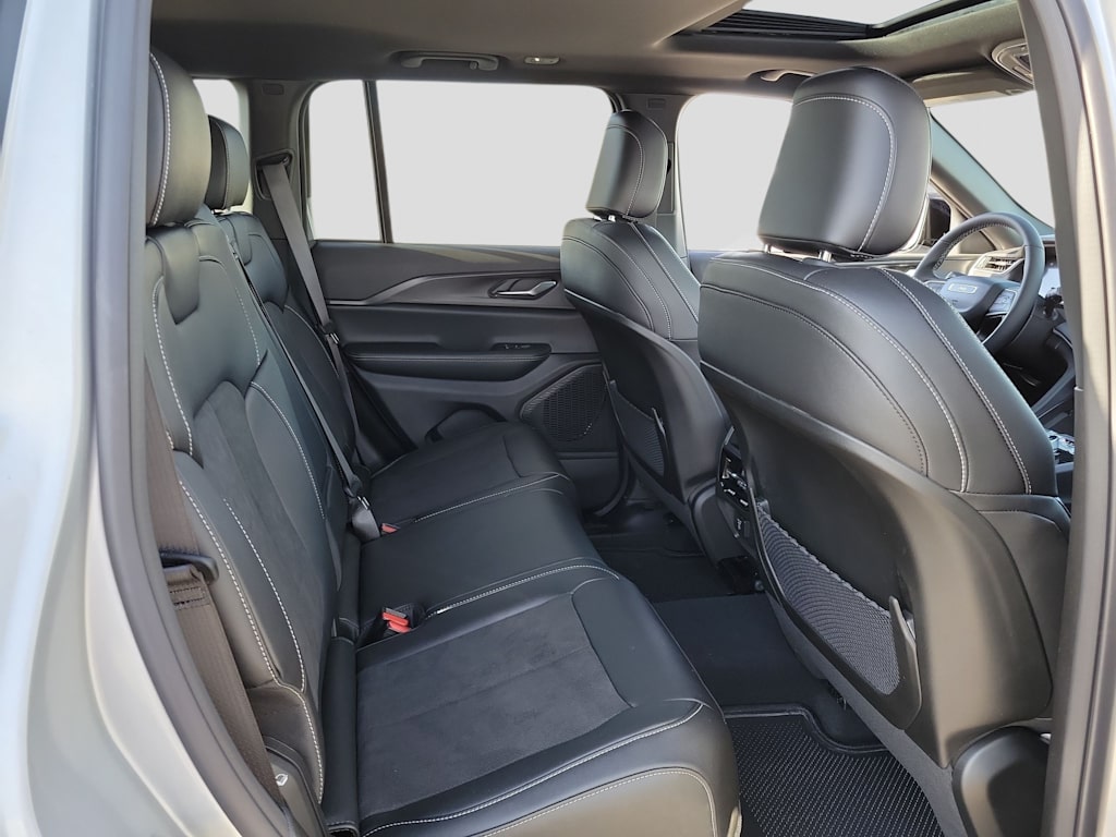 Thumbnail: 2024 Jeep Grand Cherokee - 19