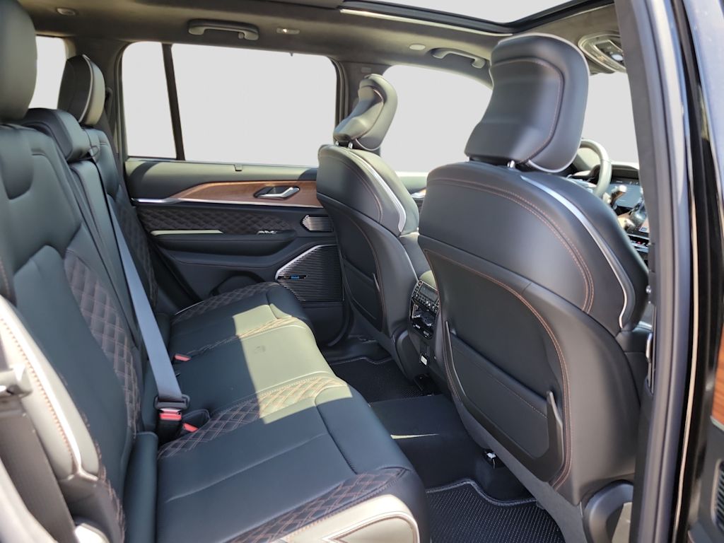 Thumbnail: 2026 Jeep Grand Cherokee - 22