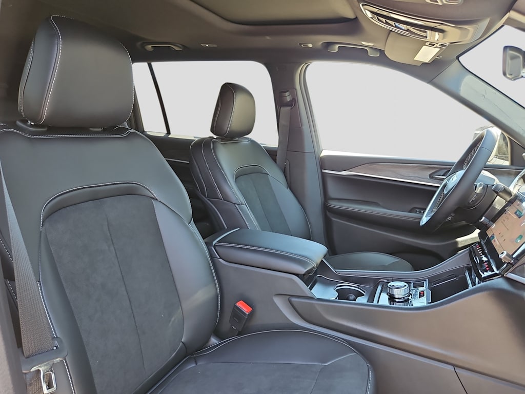 Thumbnail: 2026 Jeep Grand Cherokee L - 12