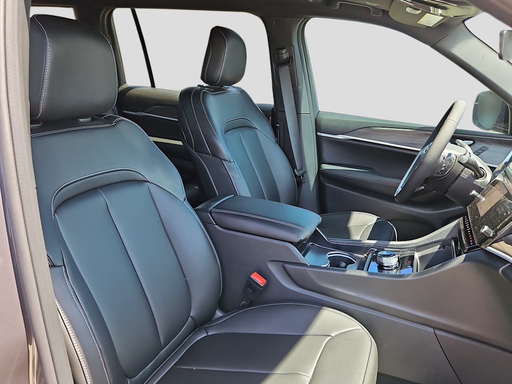 Thumbnail: 2026 Jeep Grand Cherokee L - 10