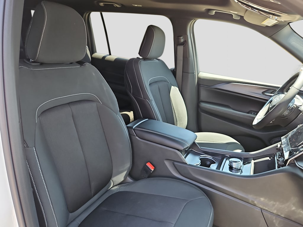 Thumbnail: 2026 Jeep Grand Cherokee L - 24
