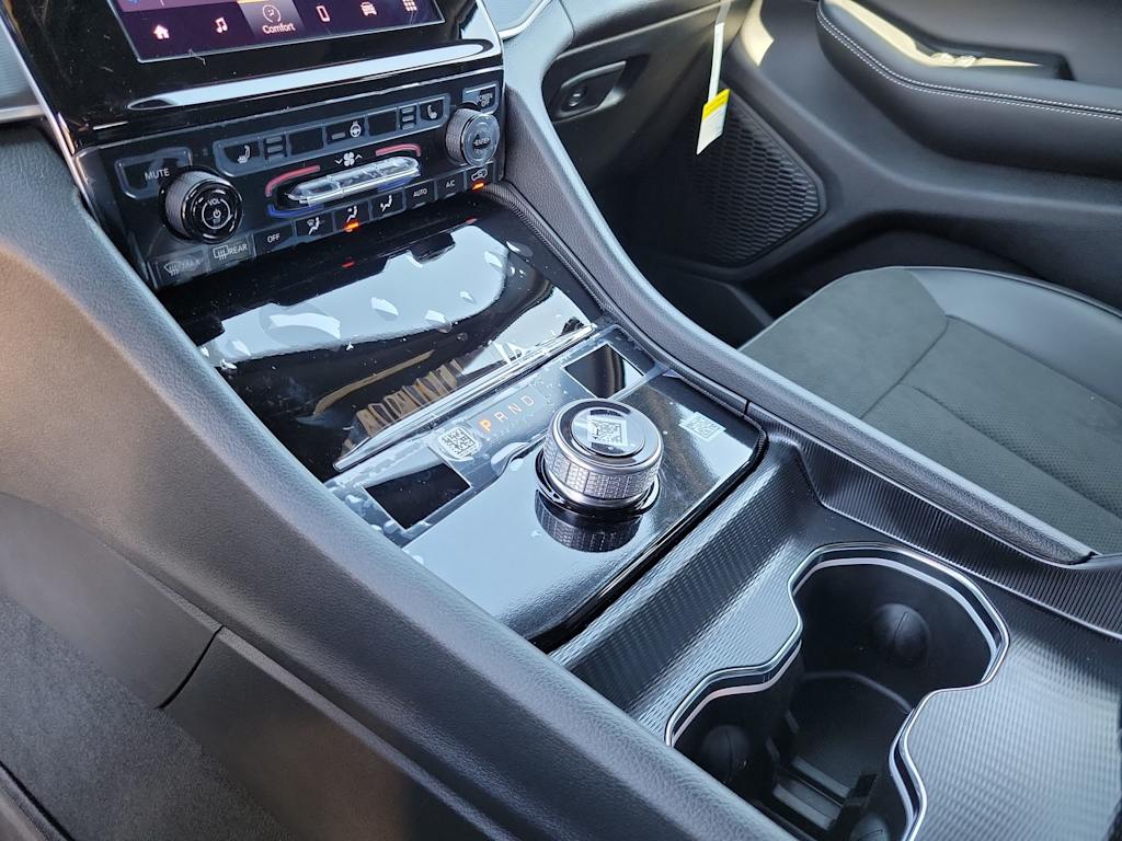 Thumbnail: 2025 Jeep Grand Cherokee L - 15