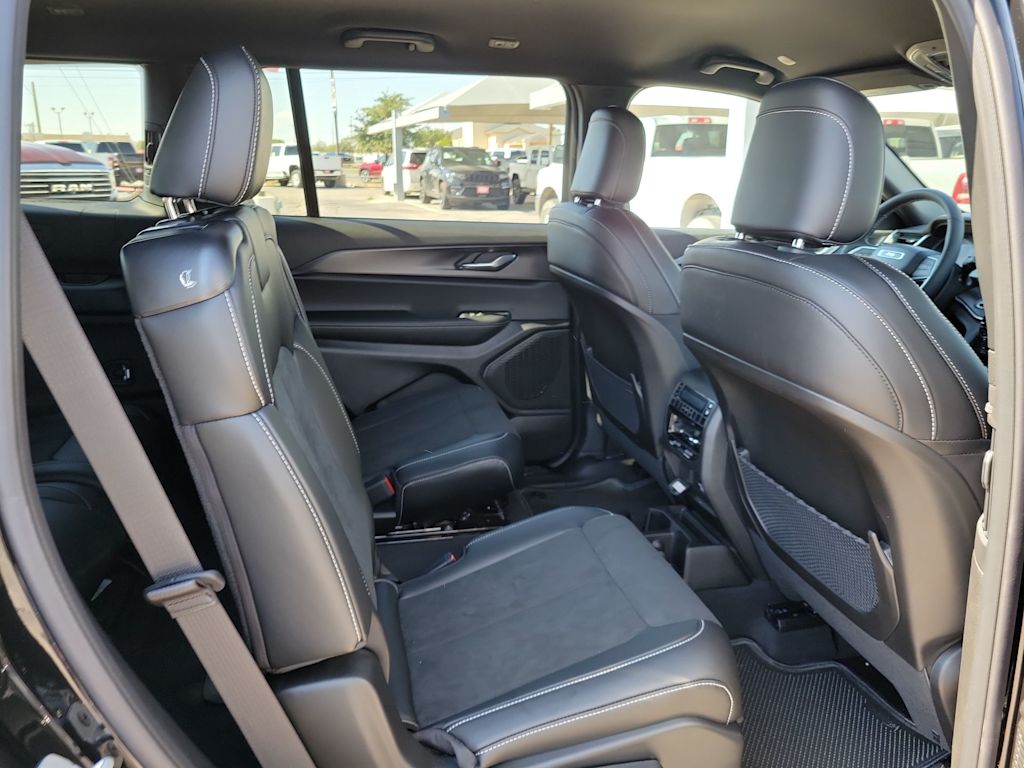 Thumbnail: 2025 Jeep Grand Cherokee L - 18