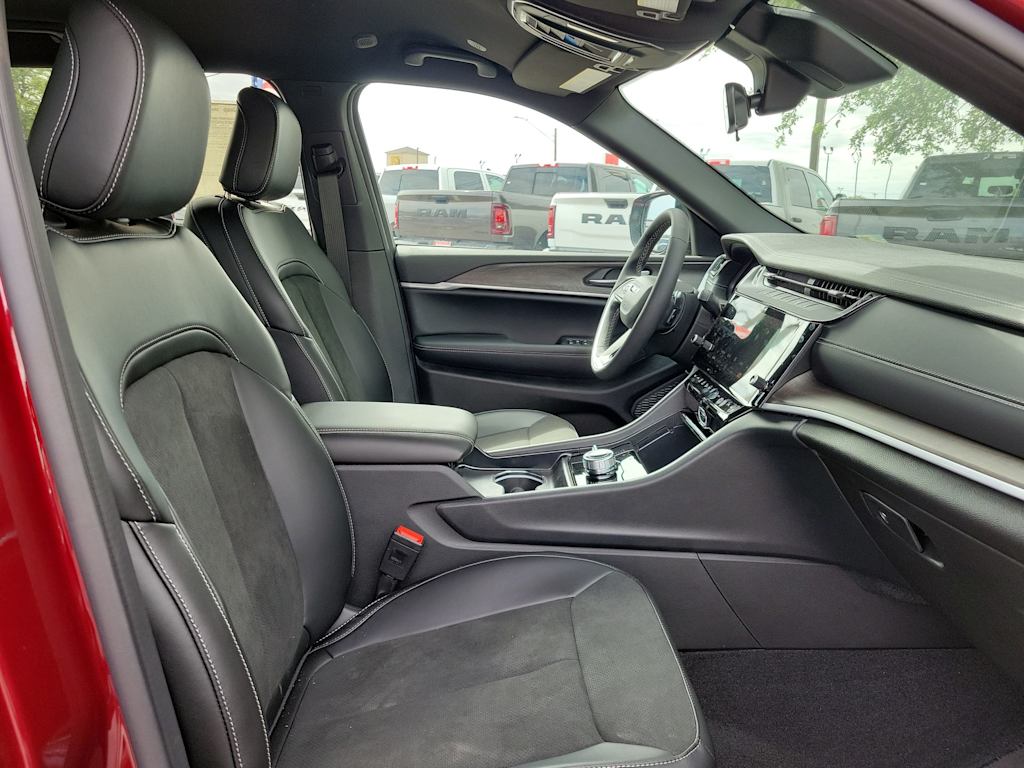 Thumbnail: 2026 Jeep Grand Cherokee L - 11