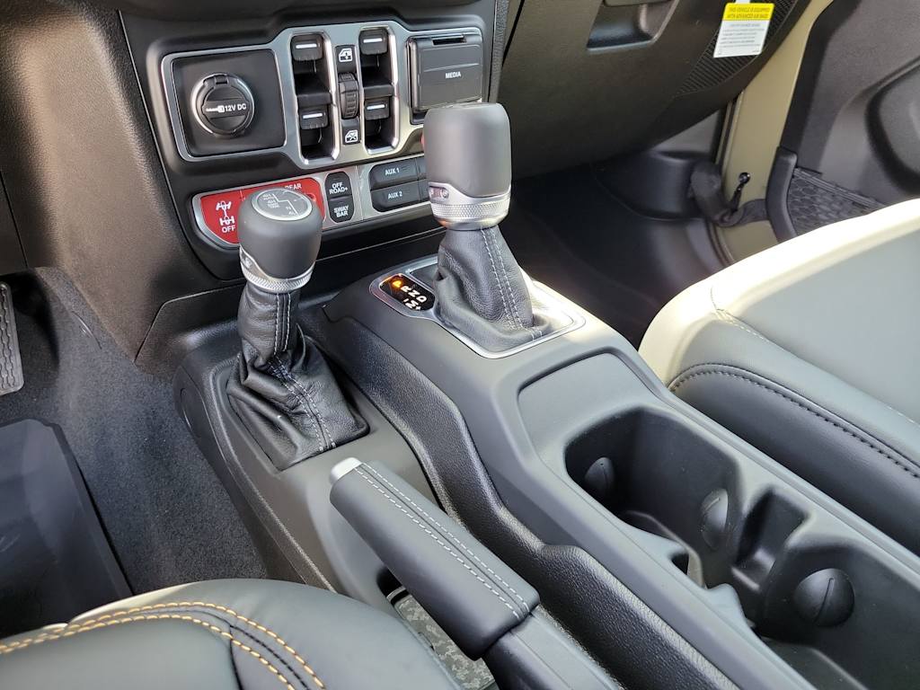 Thumbnail: 2025 Jeep Wrangler - 15