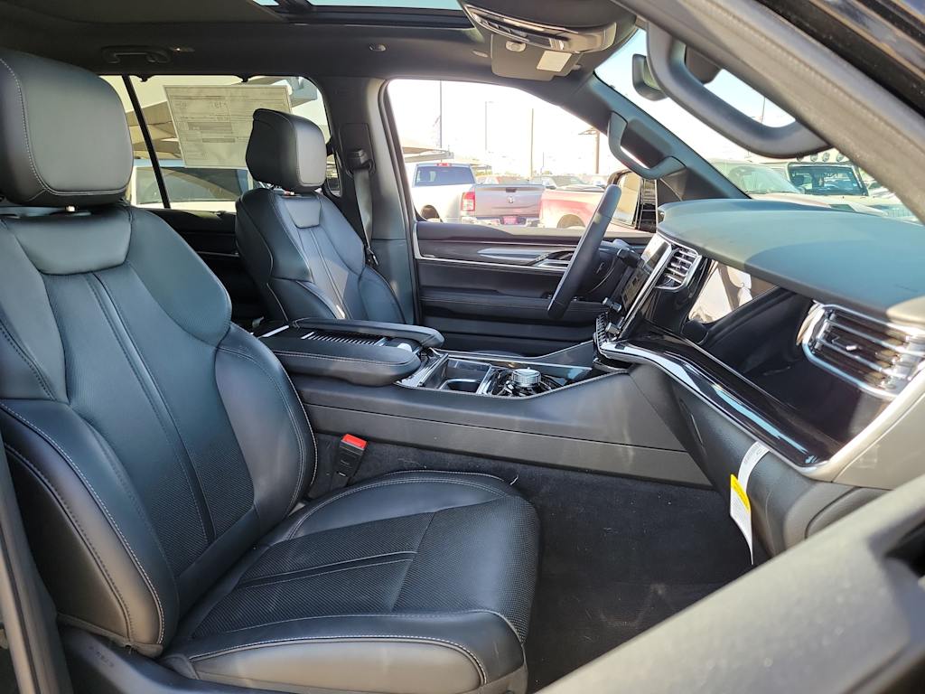 Thumbnail: 2024 Jeep Wagoneer - 12