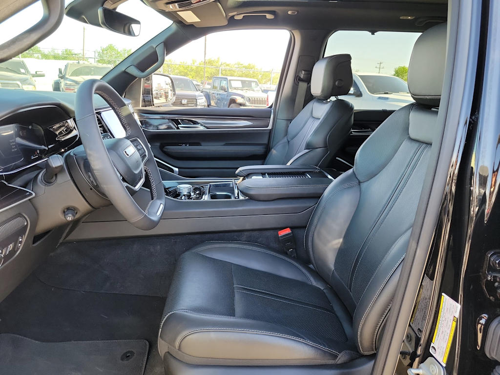 Thumbnail: 2024 Jeep Wagoneer - 11