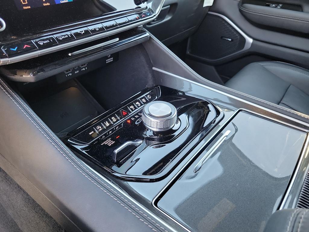 Thumbnail: 2024 Jeep Wagoneer - 20