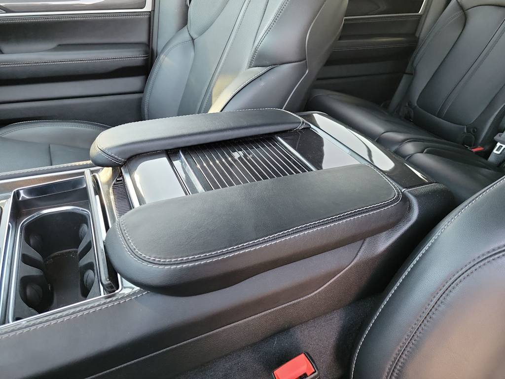 Thumbnail: 2024 Jeep Wagoneer - 16