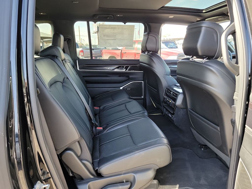 Thumbnail: 2024 Jeep Wagoneer - 19