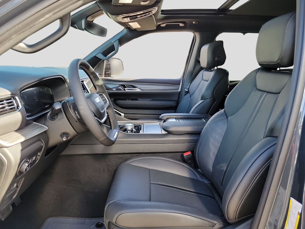 Thumbnail: 2024 Jeep Wagoneer - 11