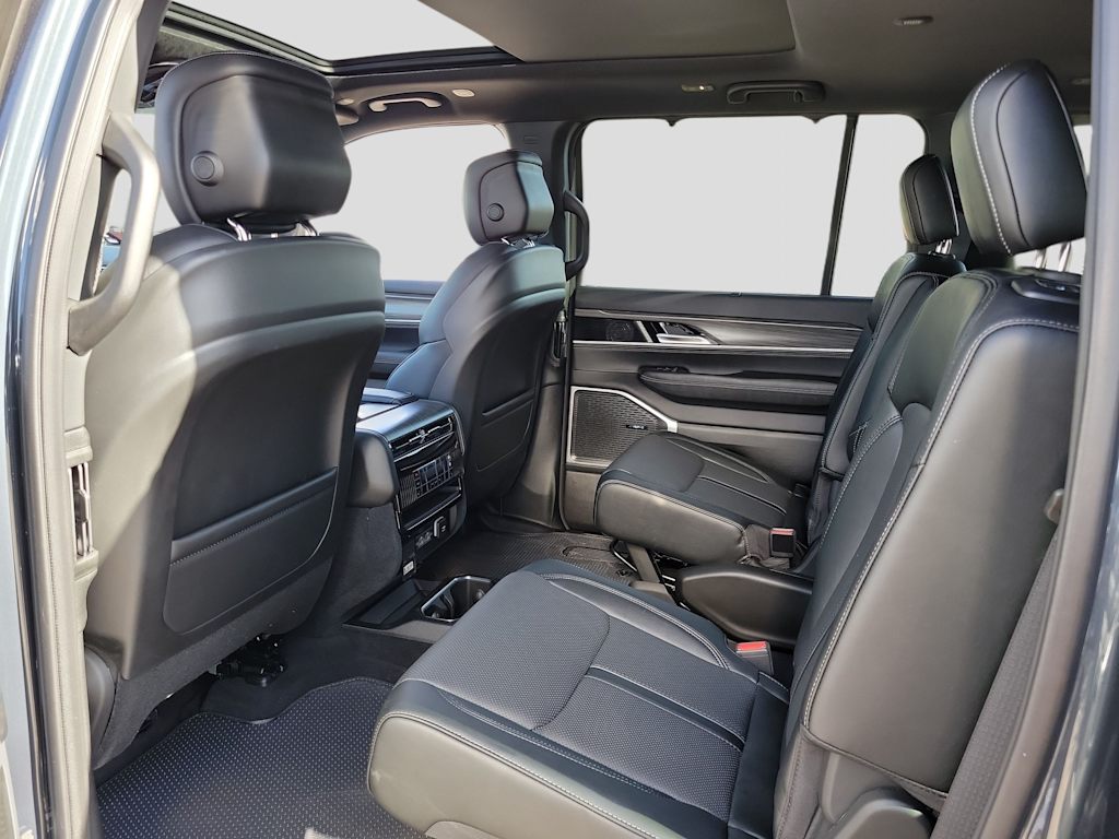 Thumbnail: 2024 Jeep Wagoneer - 13