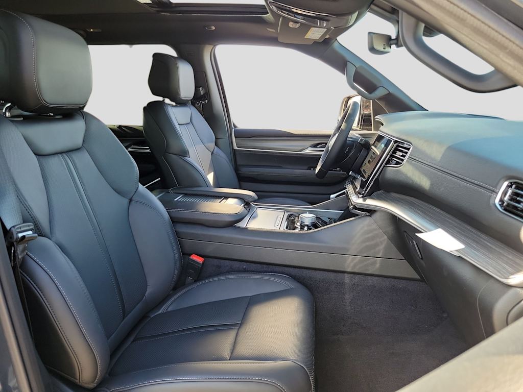 Thumbnail: 2024 Jeep Wagoneer - 12