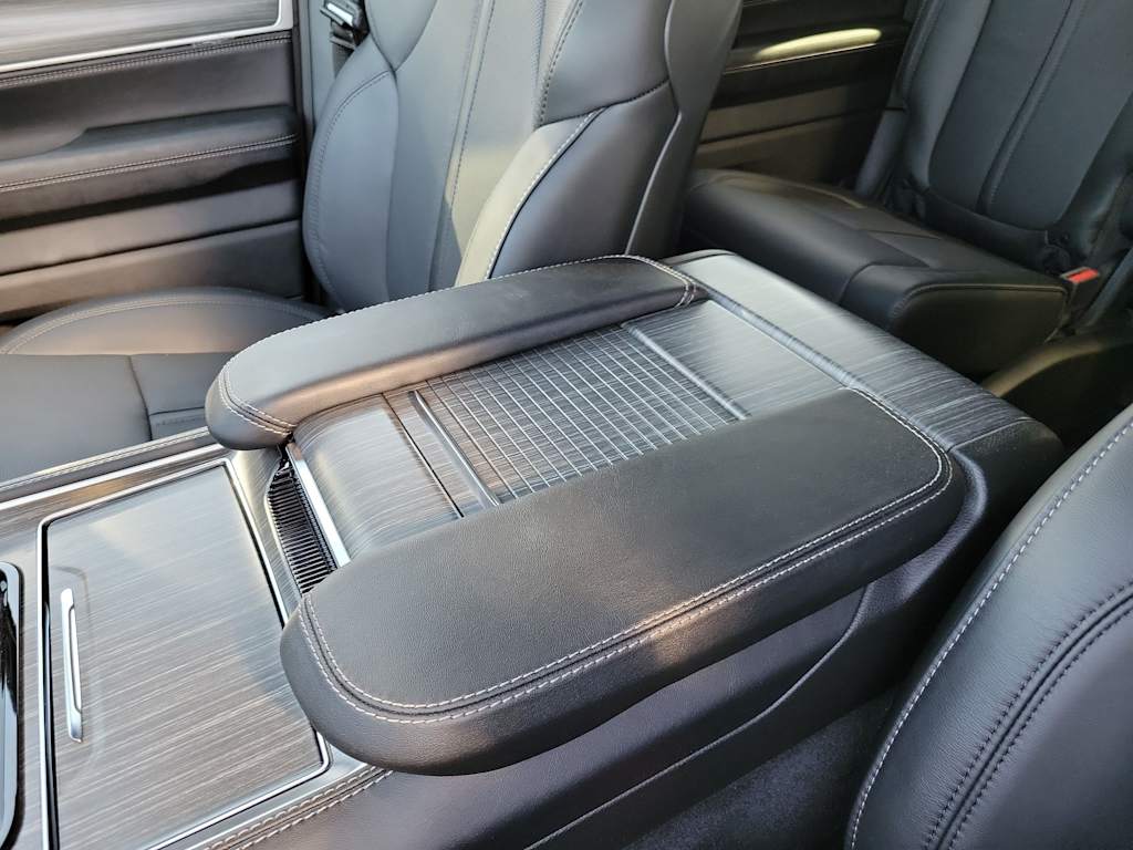 Thumbnail: 2024 Jeep Wagoneer - 19