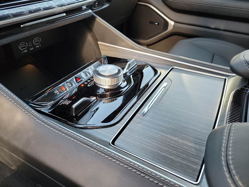 Thumbnail: 2024 Jeep Wagoneer - 16