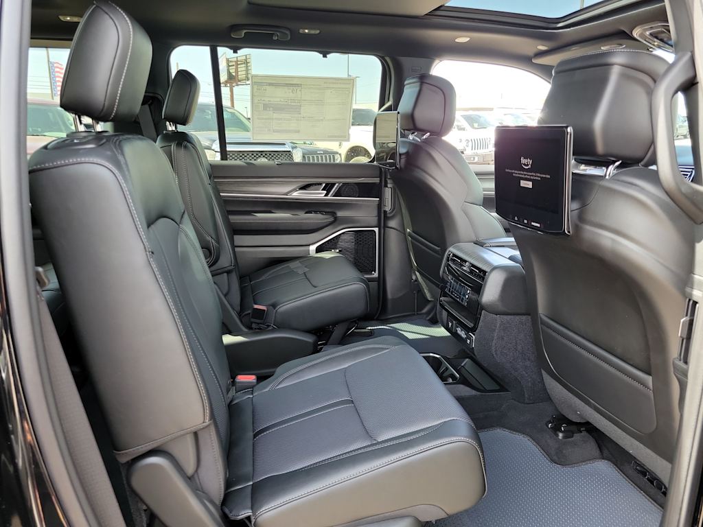 Thumbnail: 2024 Jeep Wagoneer - 19