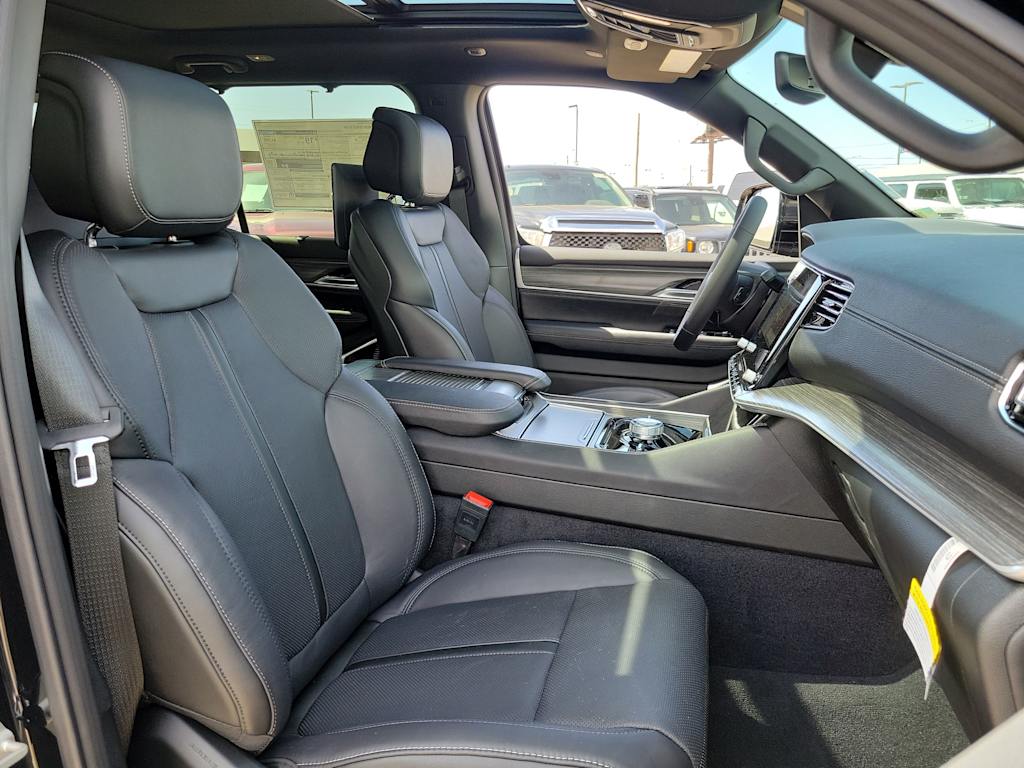 Thumbnail: 2024 Jeep Wagoneer - 12