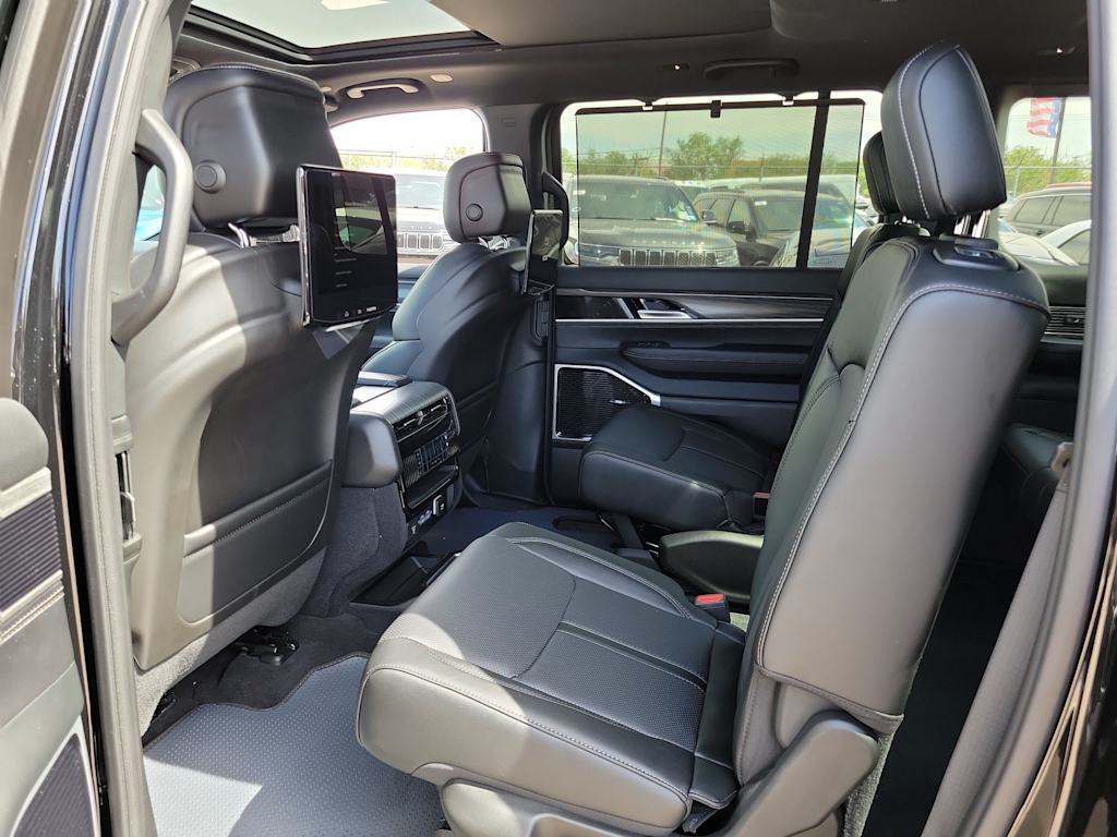 Thumbnail: 2024 Jeep Wagoneer - 13