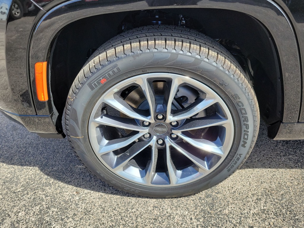 Thumbnail: 2024 Jeep Wagoneer - 8