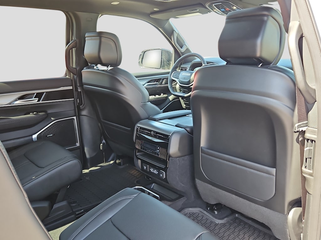Thumbnail: 2026 Jeep Grand Wagoneer - 11