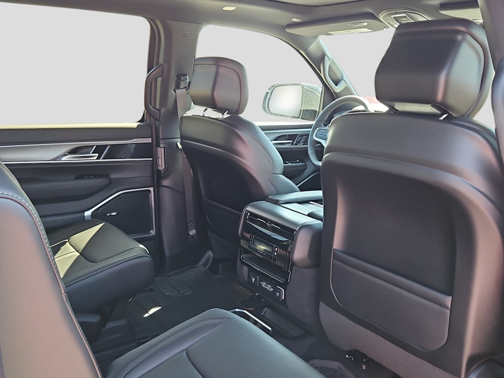 Thumbnail: 2026 Jeep Grand Wagoneer - 23