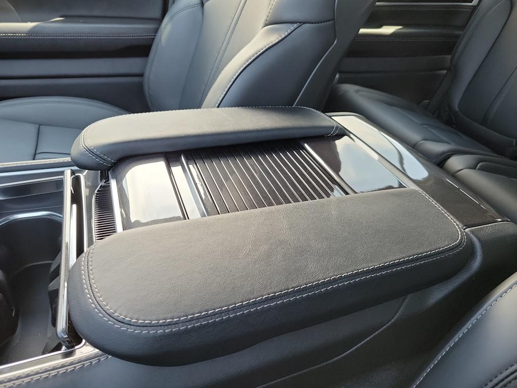 Thumbnail: 2024 Jeep Wagoneer - 20