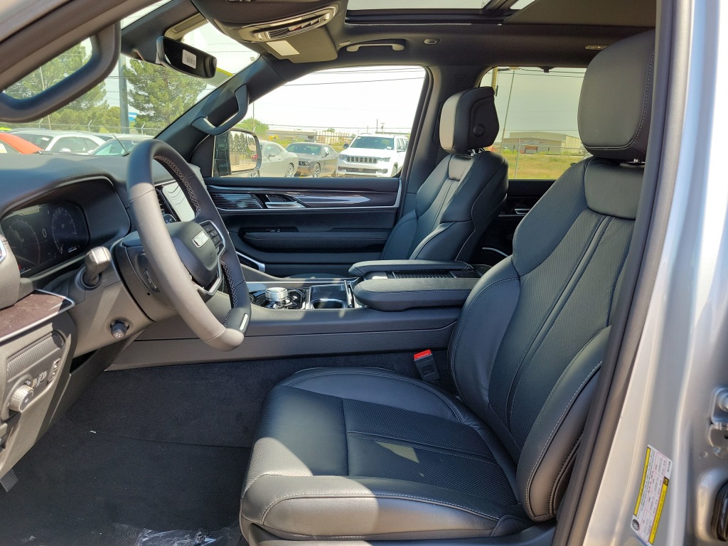 Thumbnail: 2024 Jeep Wagoneer - 10