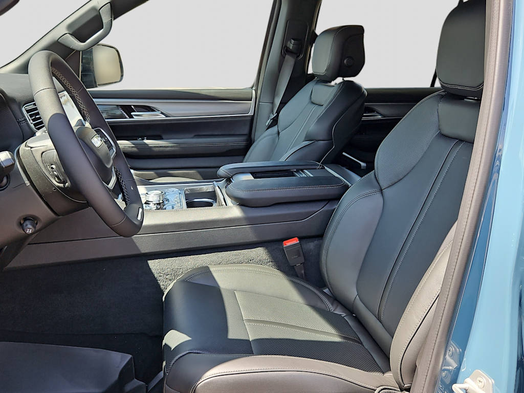 Thumbnail: 2026 Jeep Grand Wagoneer - 10