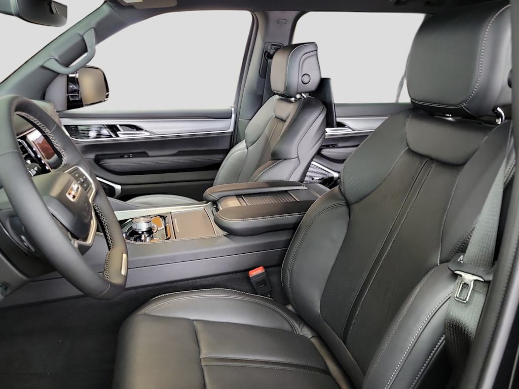 Thumbnail: 2026 Jeep Grand Wagoneer - 8