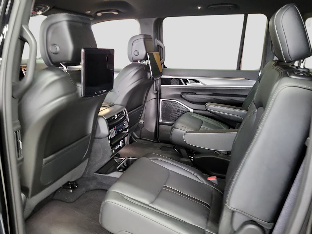 Thumbnail: 2026 Jeep Grand Wagoneer - 10